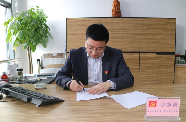 �������־���� ʵ���˰����γ�